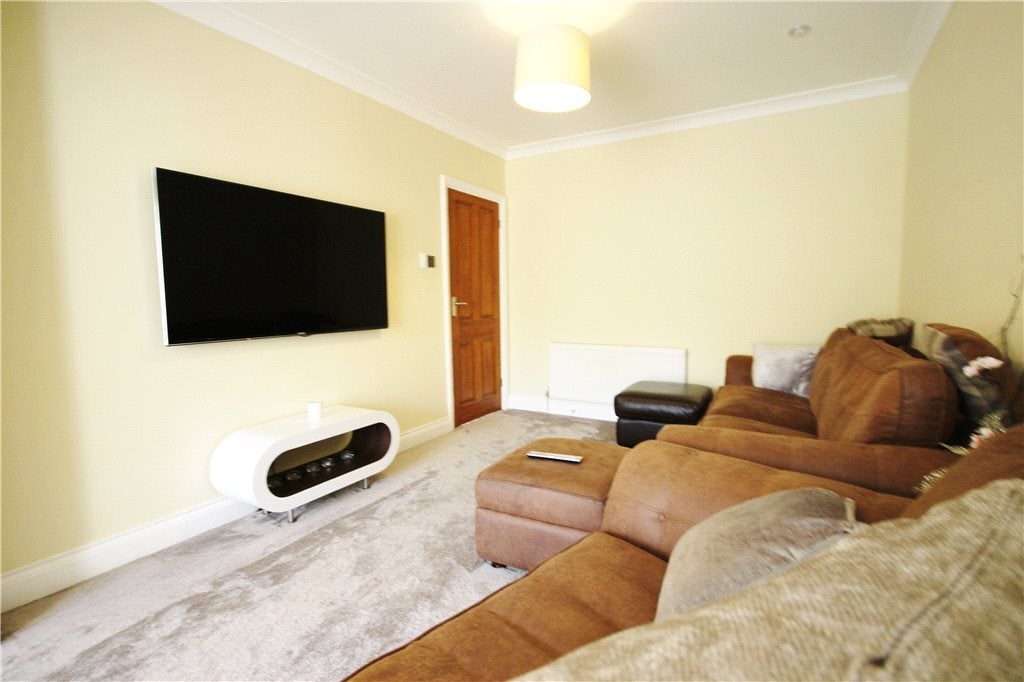 Room Albert Road in Borough of Runnymede