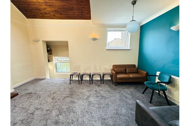 Flat Netherwood Road in Greater London