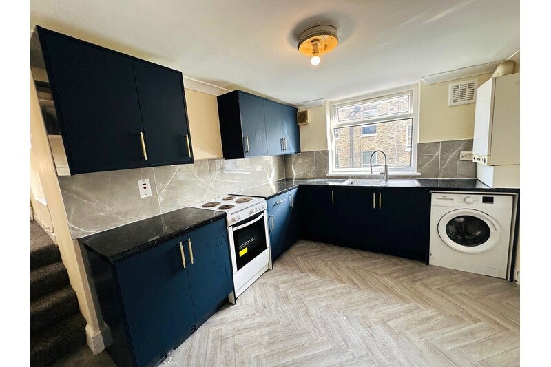 Flat Netherwood Road in Greater London