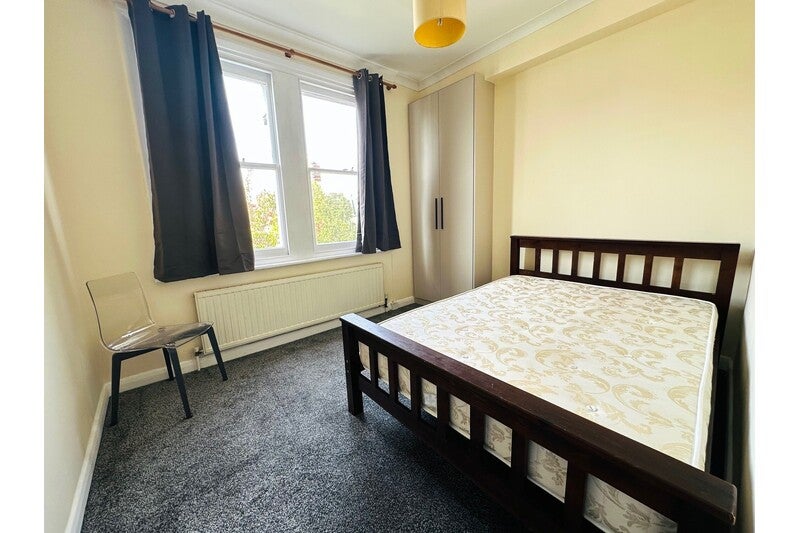 Flat Netherwood Road in Greater London