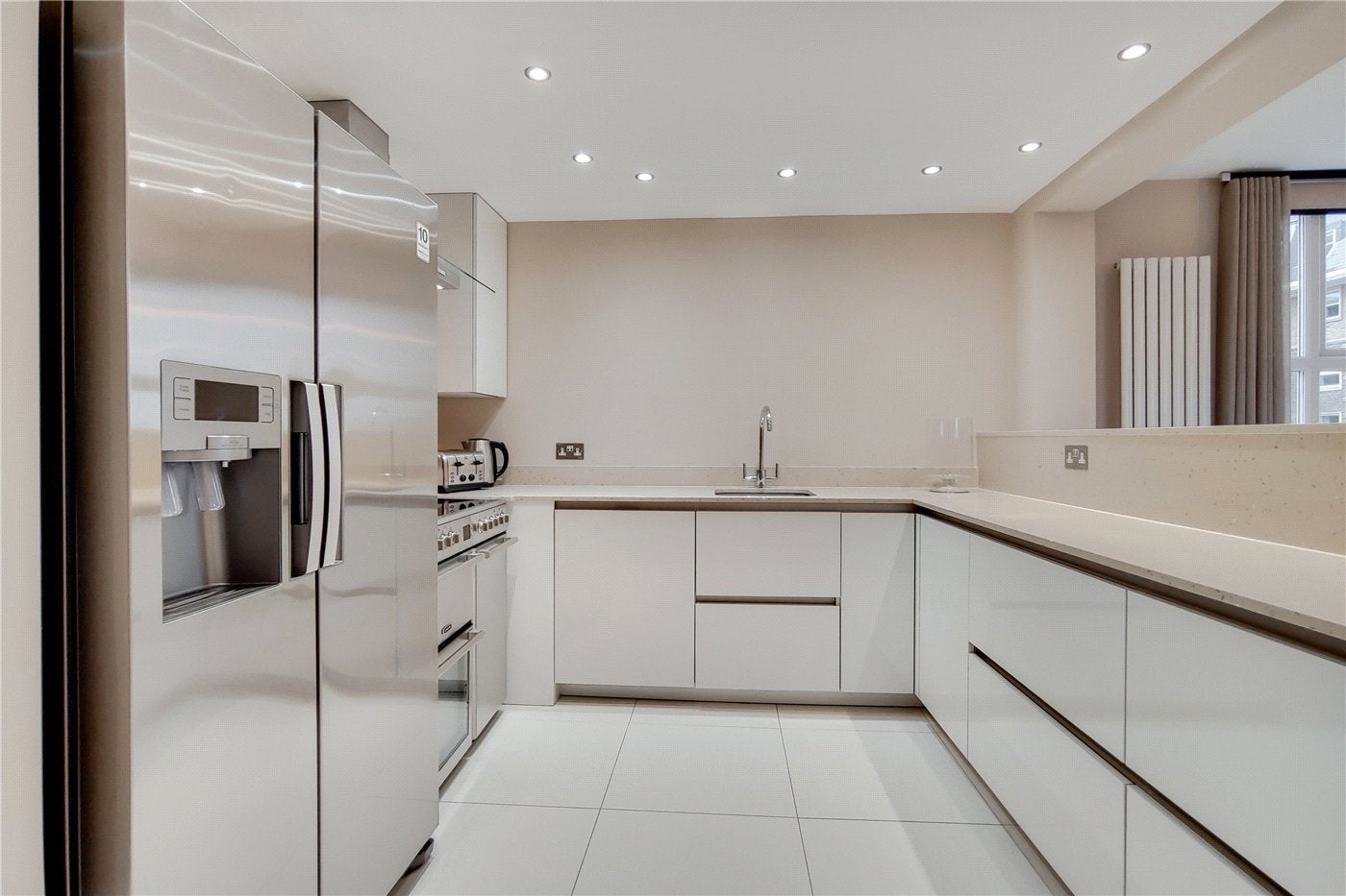 Flat Finchley Road in Greater London