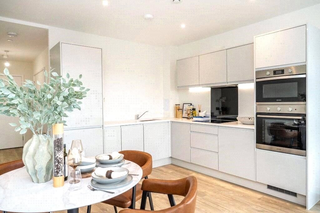 Flat Elmsleigh Road in Borough of Spelthorne