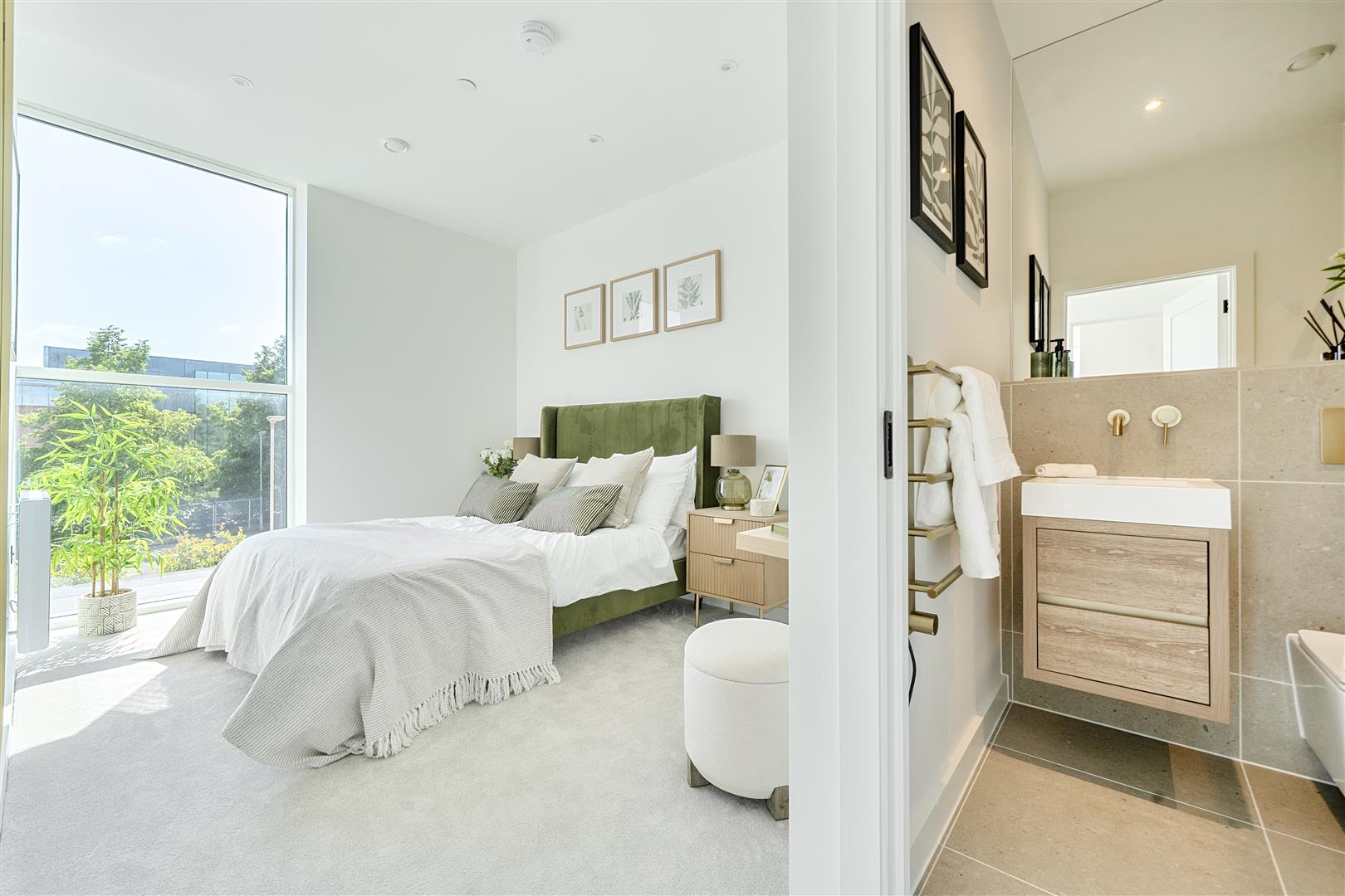 Flat Vanwall Road in Maidenhead