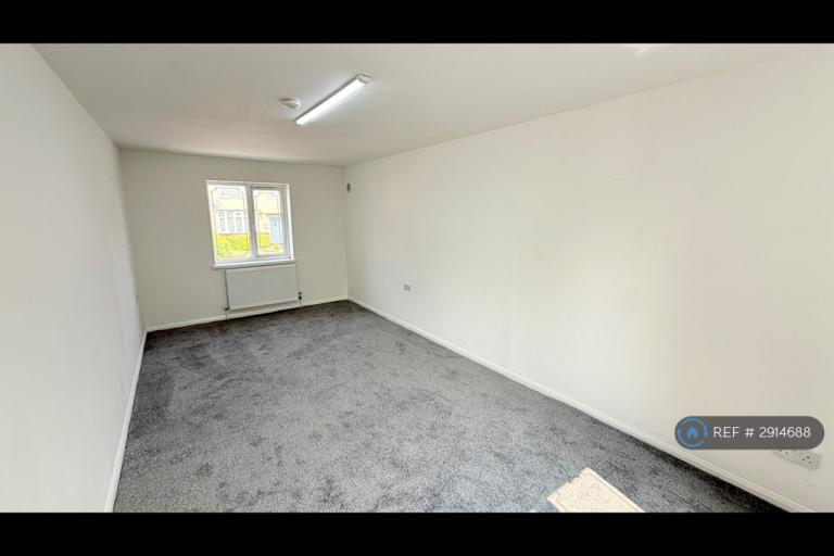 Flat Springfield Crescent in Dudley