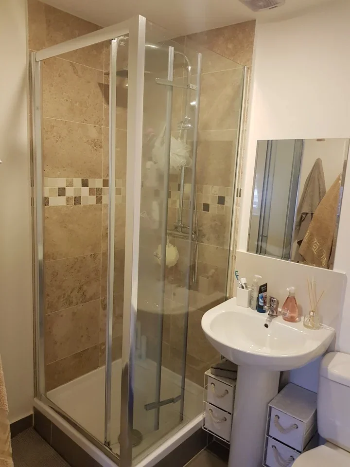 Flat Godolphin Road in Greater London