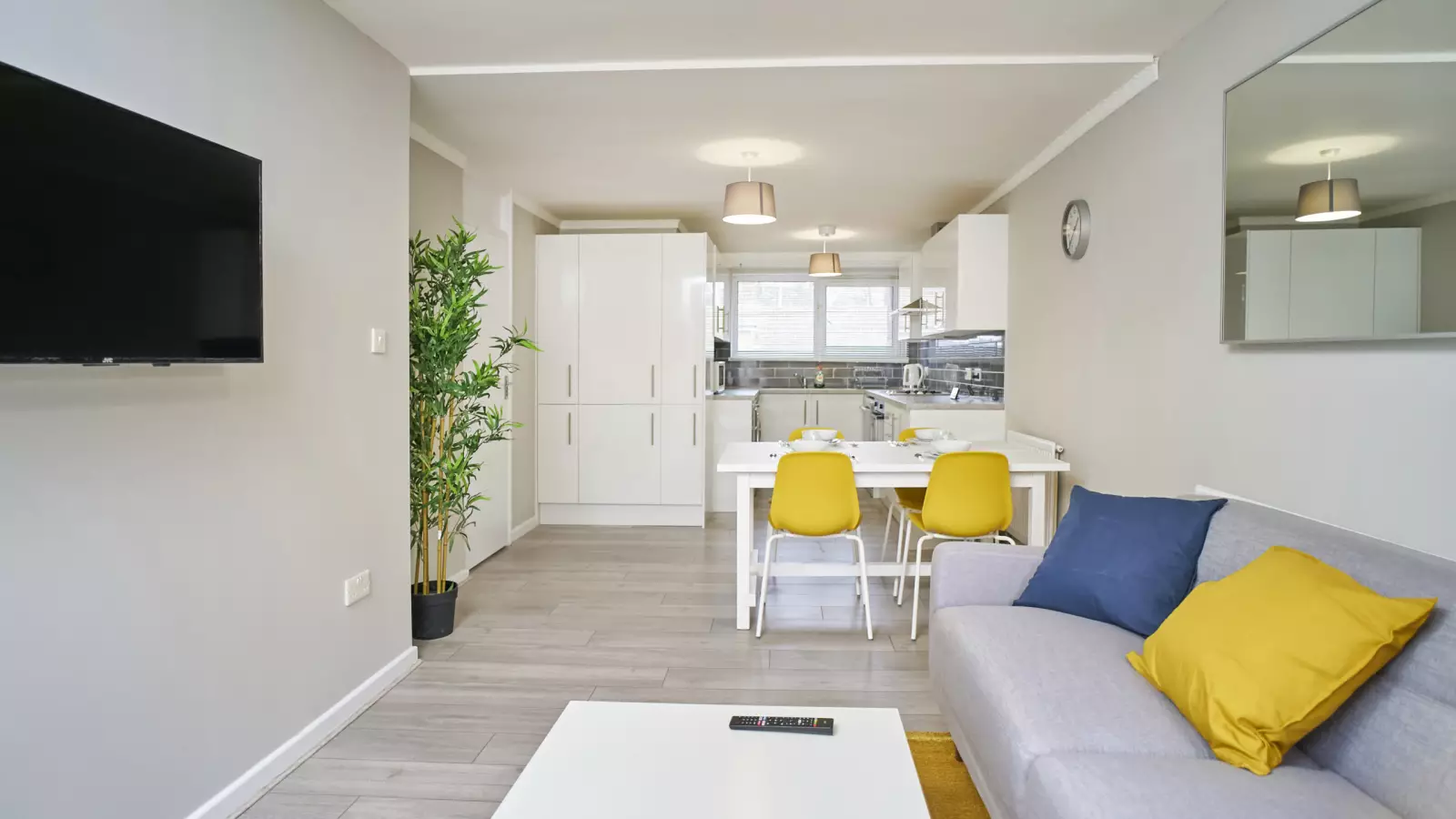 Room Ollerton Green in Greater London