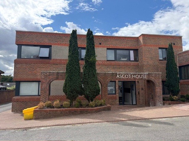 Flat Finchampstead Road in Wokingham