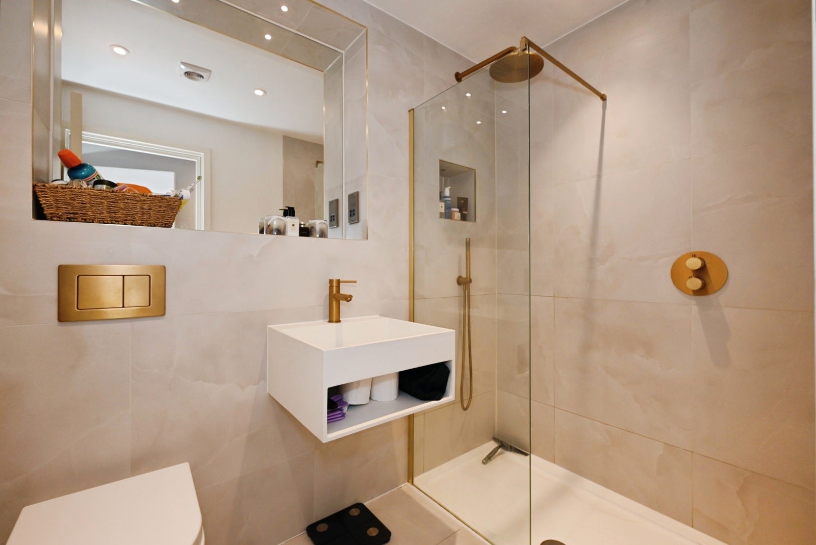 Flat Finchampstead Road in Wokingham