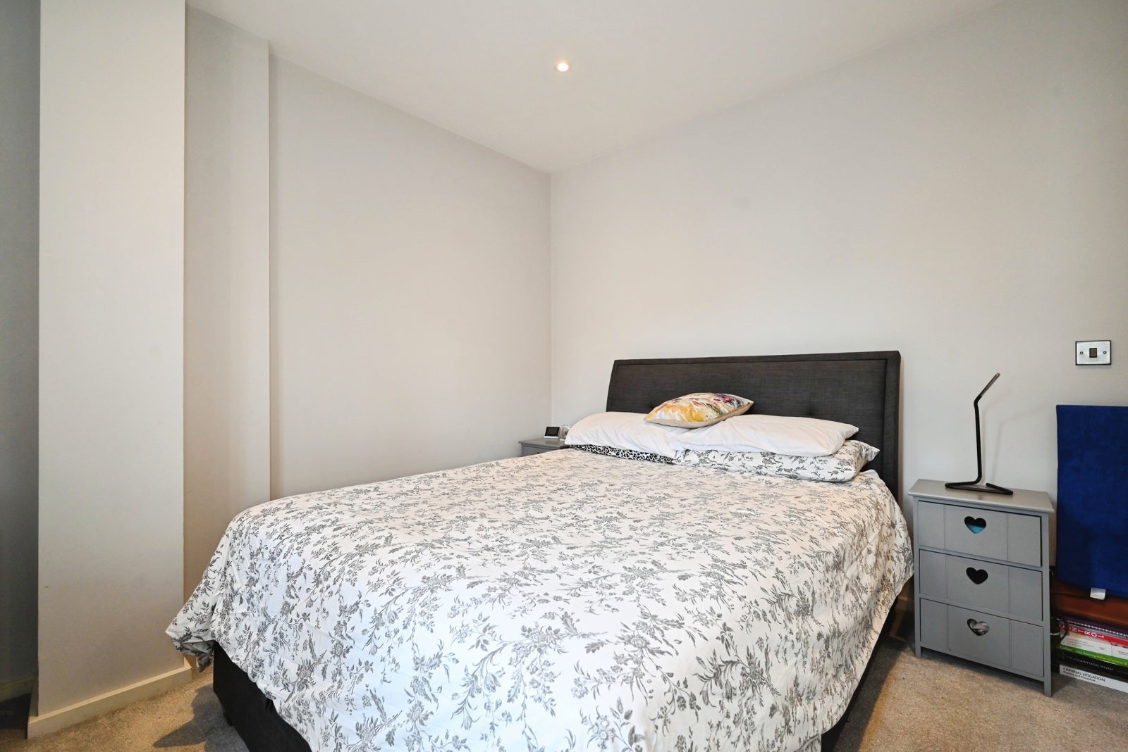 Flat Finchampstead Road in Wokingham