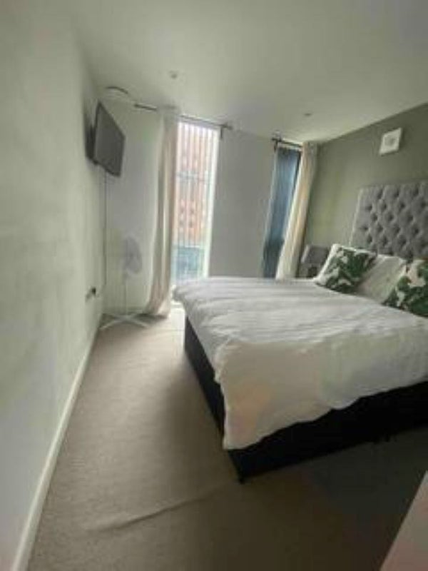 Flat Wellesley Road in Greater London