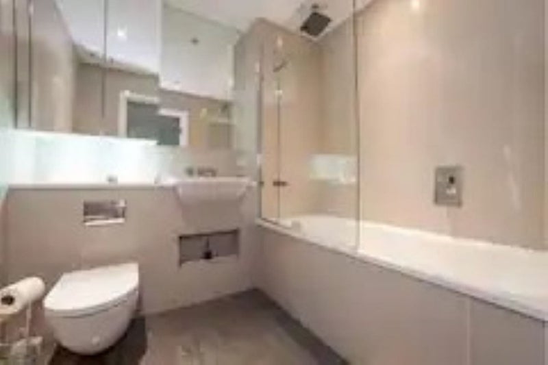 Flat Wellesley Road in Greater London