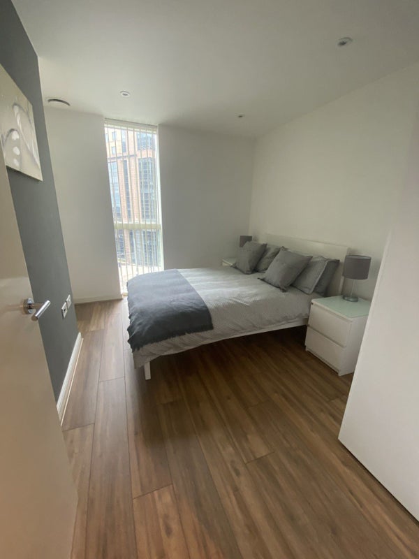 Flat Wellesley Road in Greater London