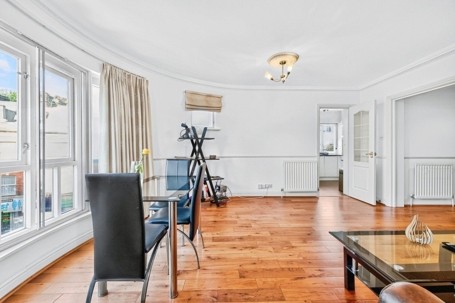 Flat Grange Road in Greater London