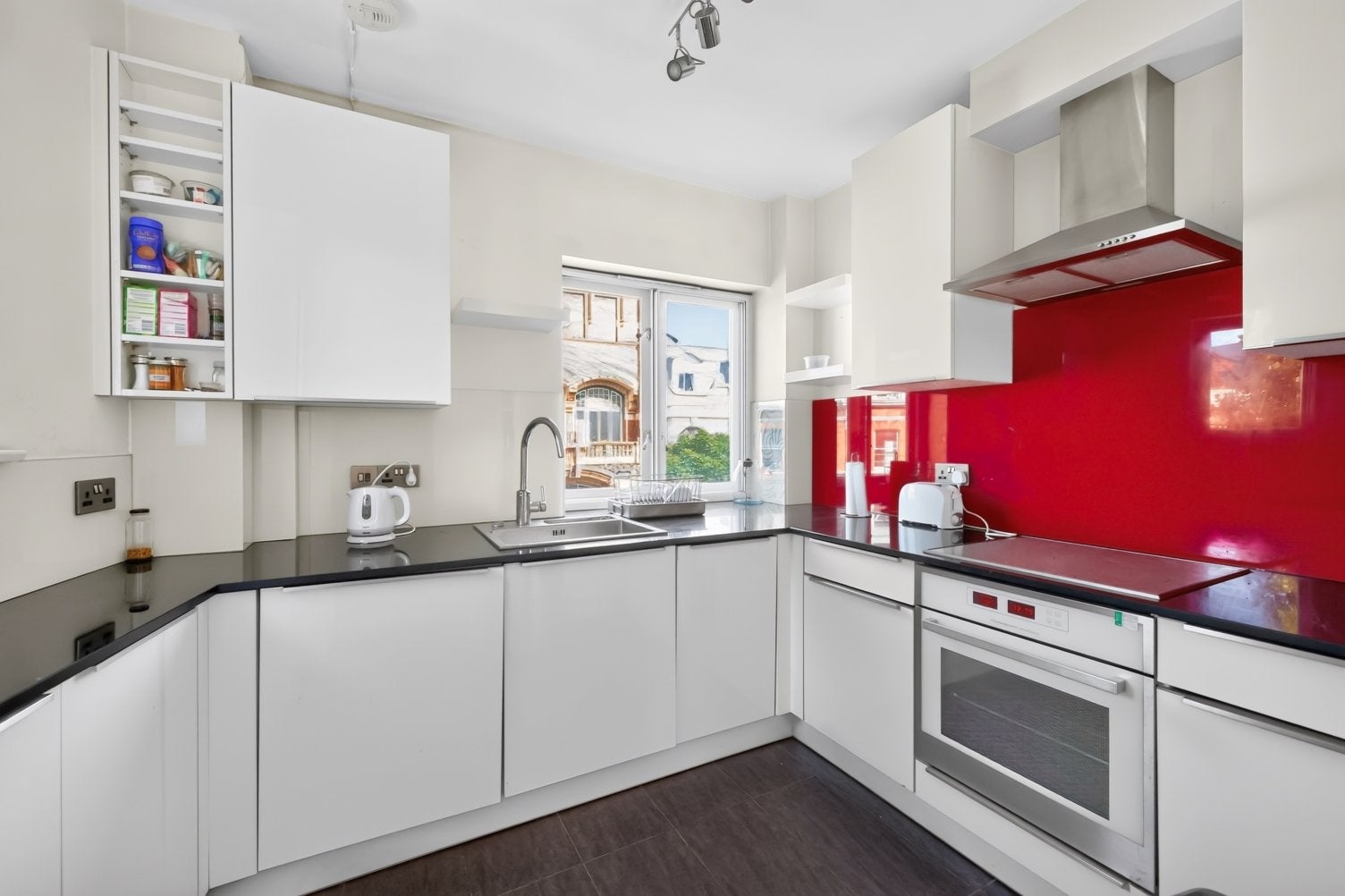 Flat Grange Road in Greater London