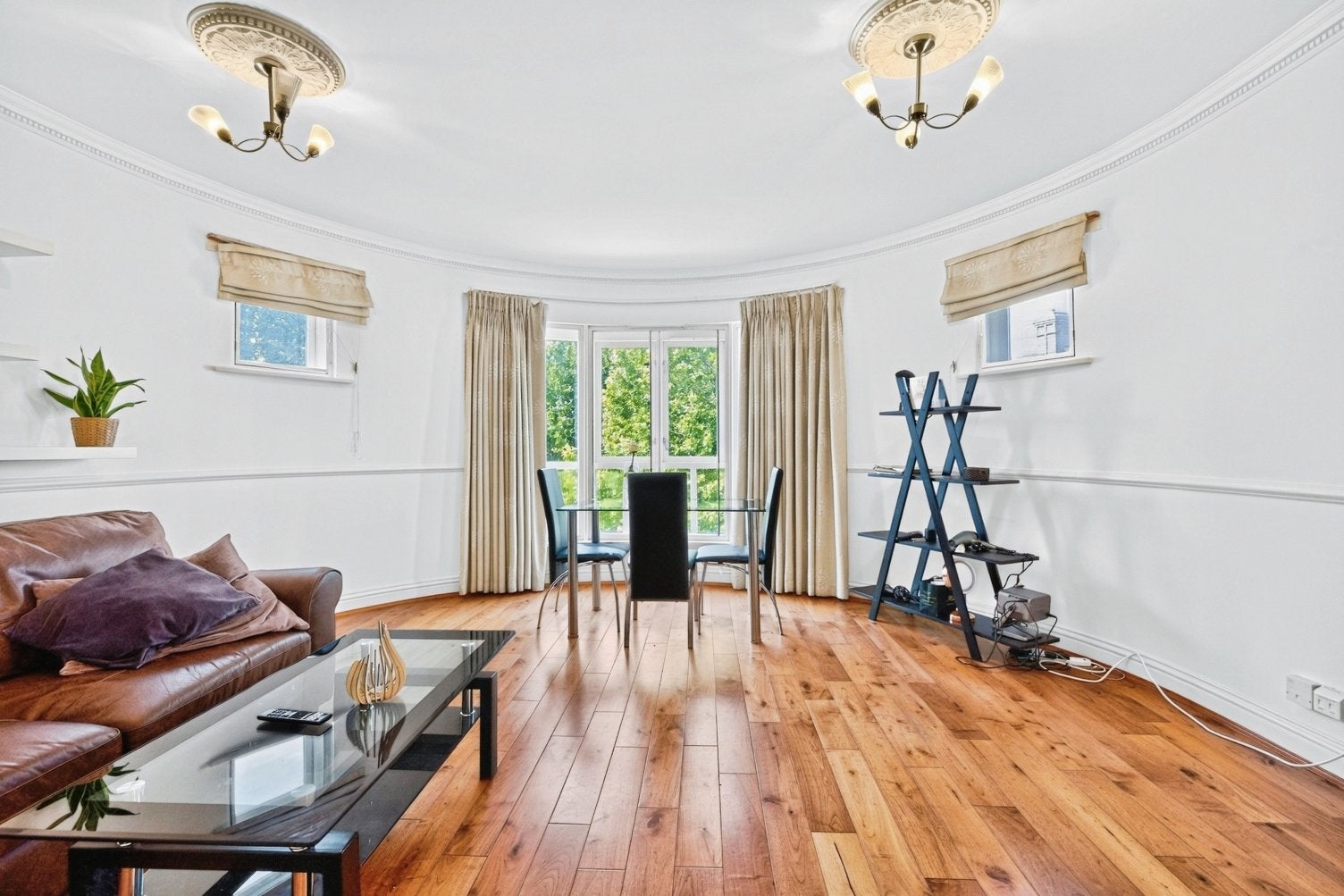 Flat Grange Road in Greater London