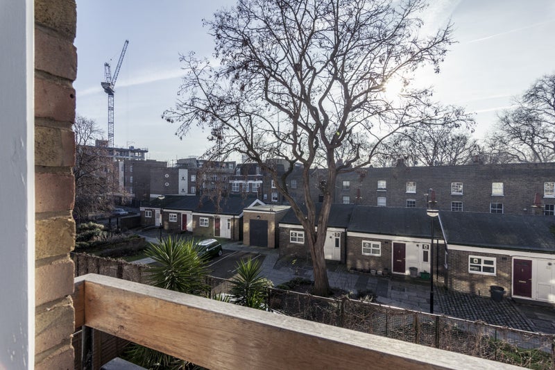 Room Ben Jonson Road in Greater London
