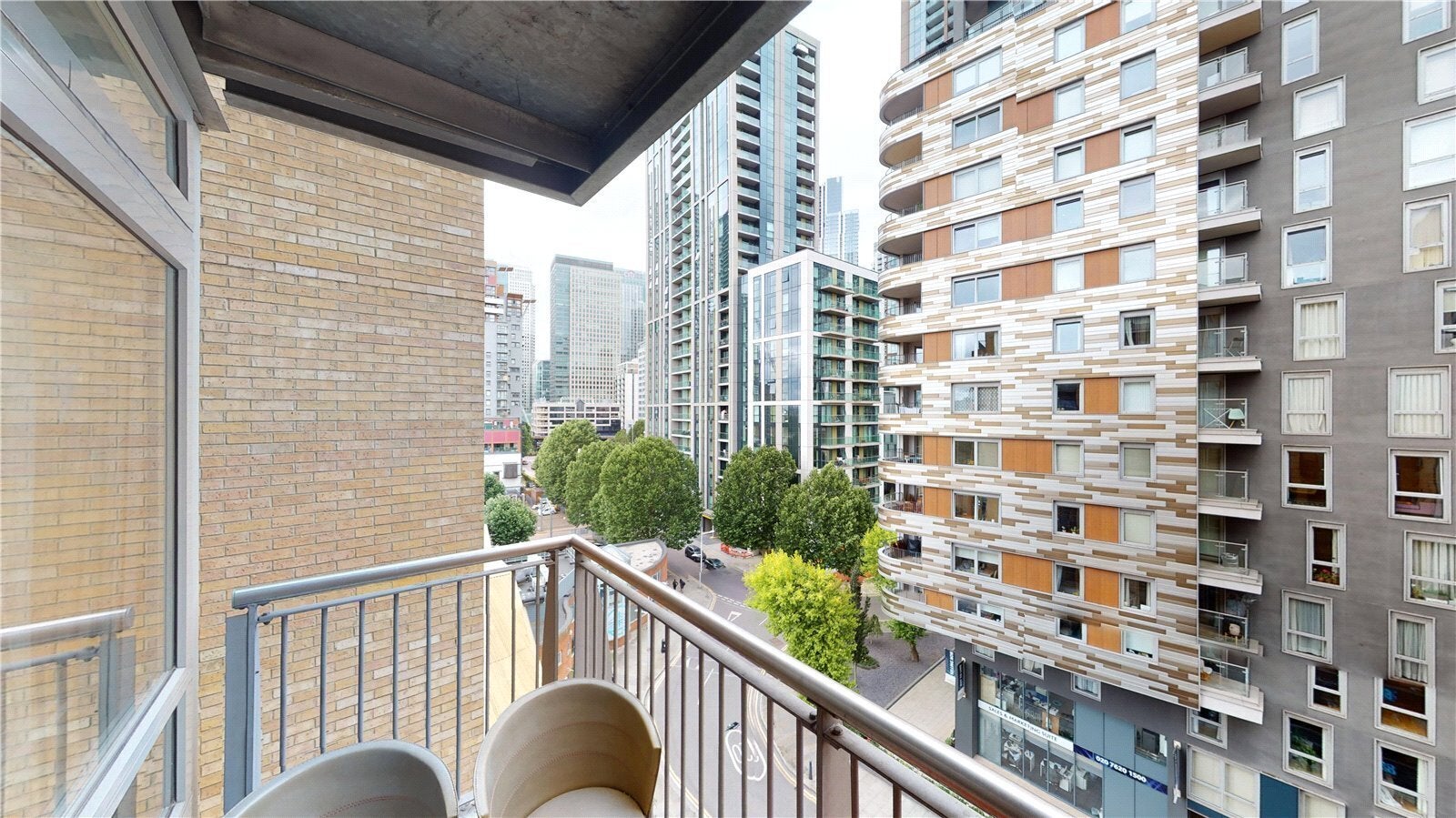 Flat Dockyard Lane in Greater London