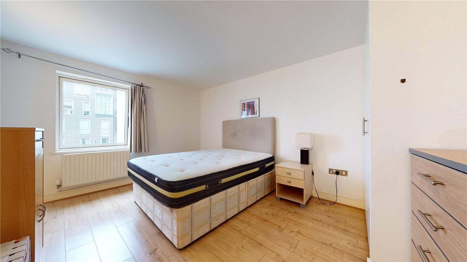Flat Dockyard Lane in Greater London