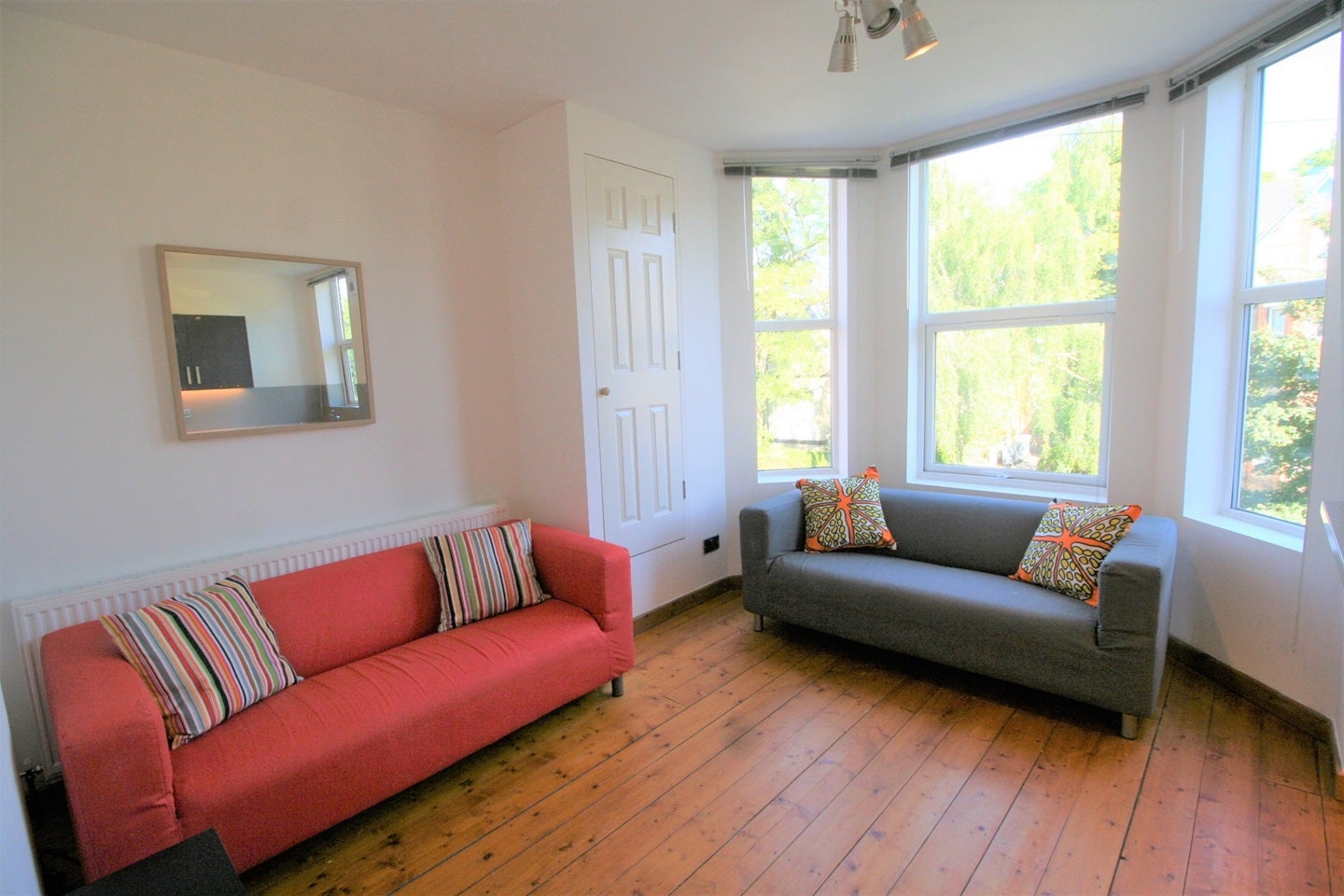 Flat Old Lansdowne Road in Manchester