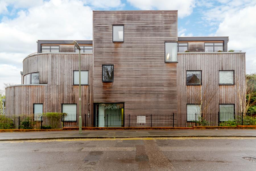 Flat Nightingale Road in Guildford