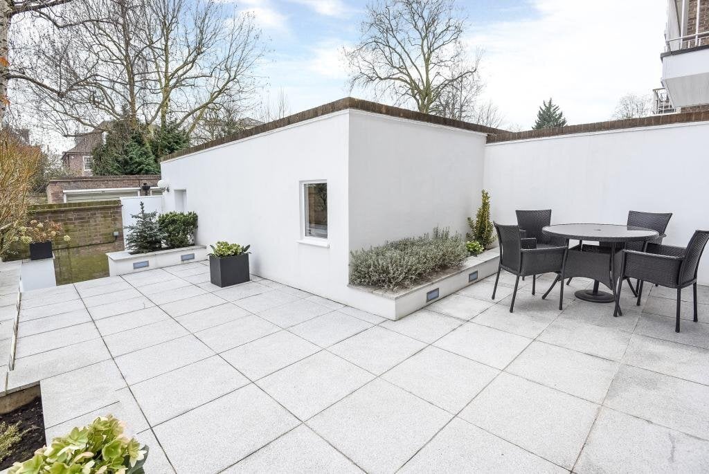 House Queensmead in Greater London