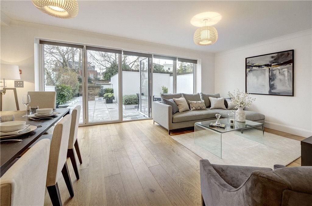 House Queensmead in Greater London