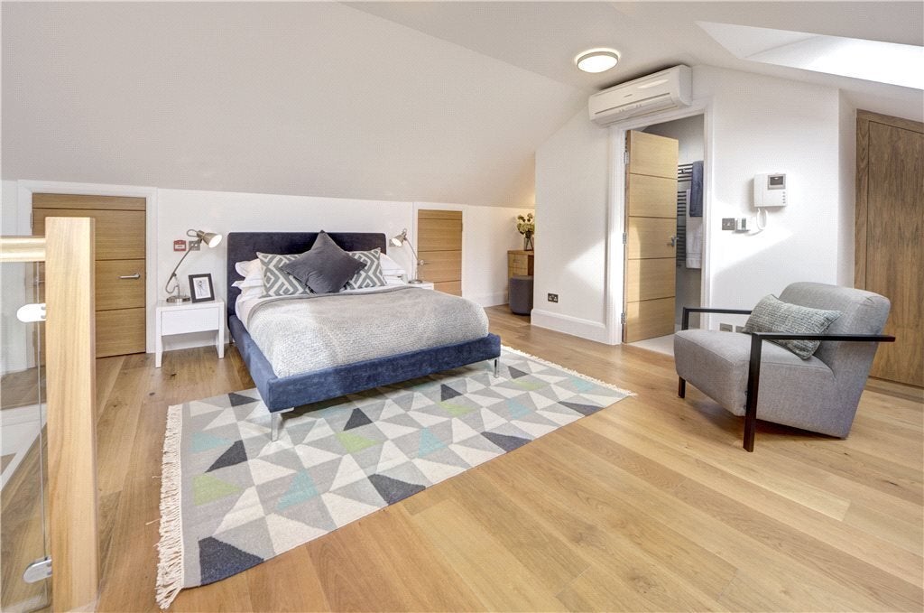 House Queensmead in Greater London