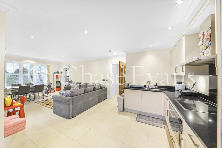 Flat Varley Drive in Greater London