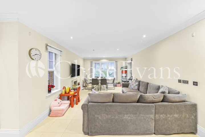 Flat Varley Drive in Greater London