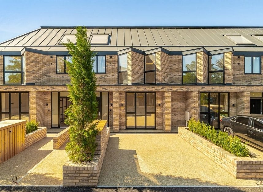 House Savona Close in London