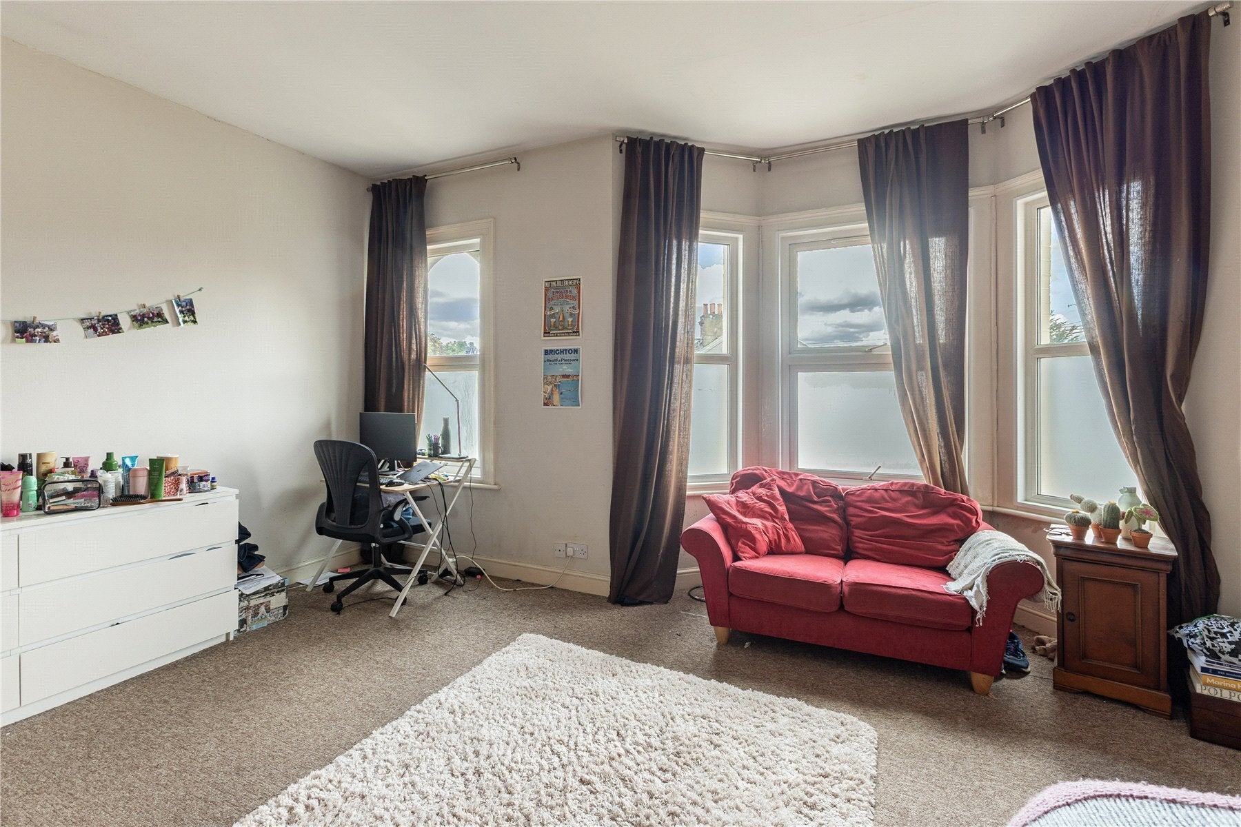 Flat Rossiter Road in Greater London