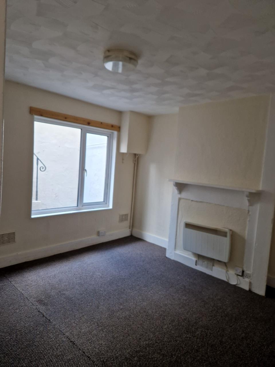 Flat Meadowbank Road in Chatham