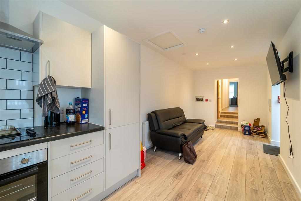 Room Oak Tree Lane in Birmingham