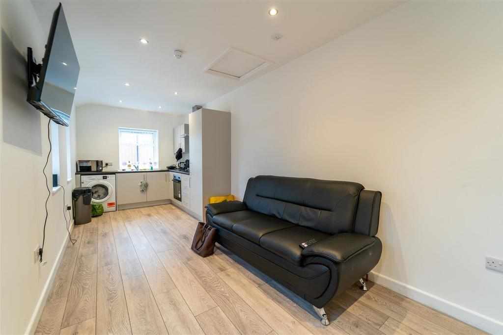 Room Oak Tree Lane in Birmingham