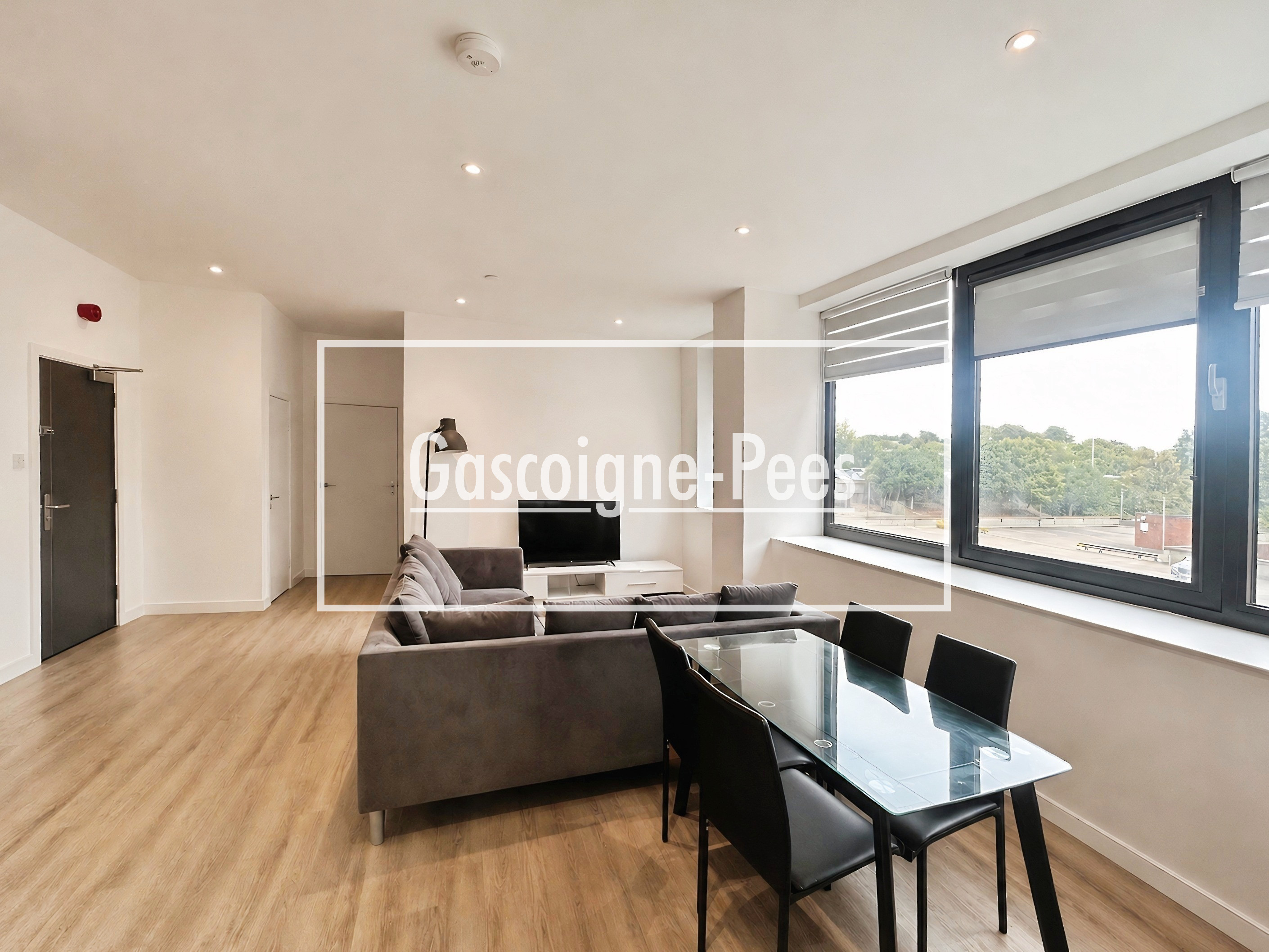 Flat Chapel Hill in Basingstoke and Deane