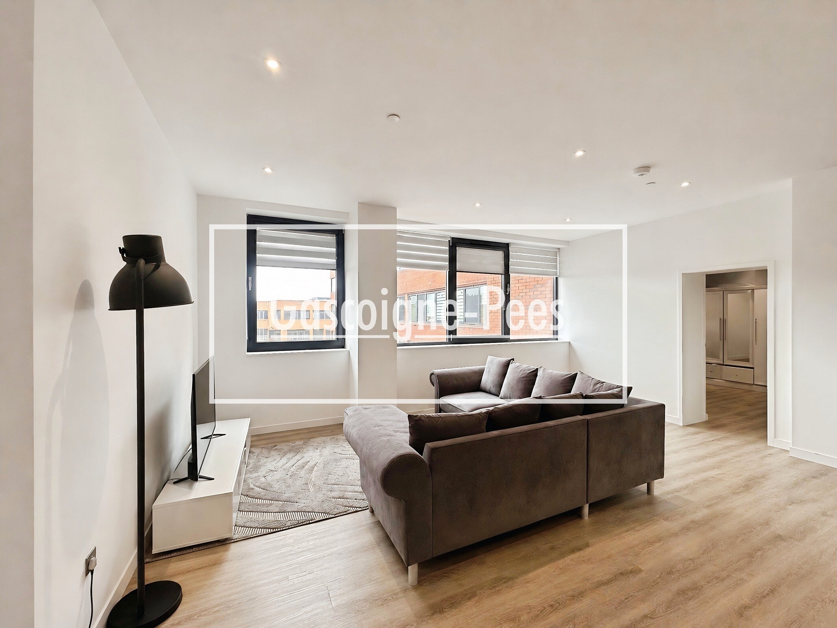 Flat Chapel Hill in Basingstoke and Deane