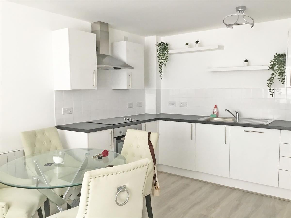 Flat Harrow Close in Bedford