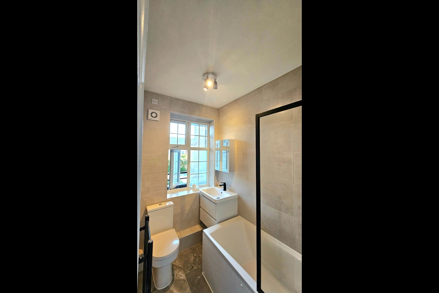 Flat Brunswick Road in Greater London