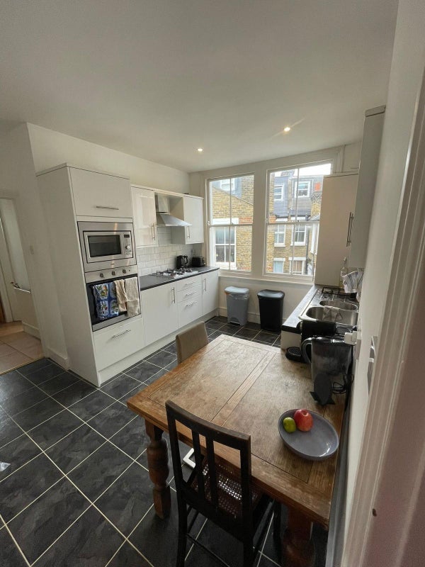 Room Yukon Road in Greater London
