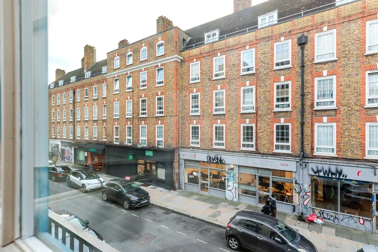 Flat Toynbee Street in Greater London