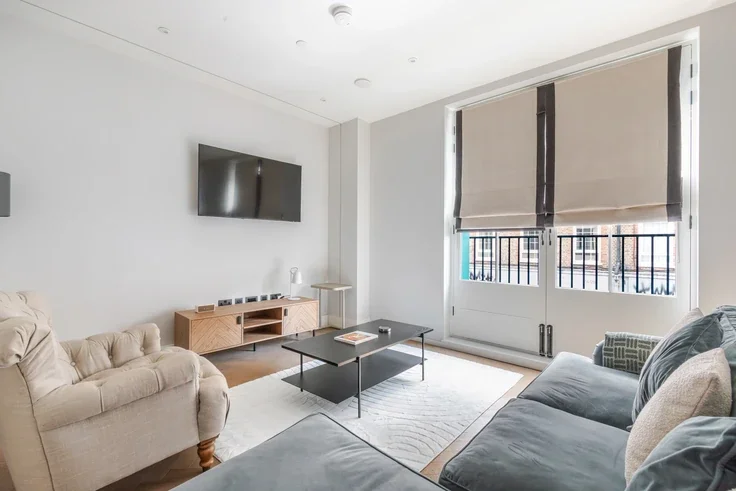 Flat Toynbee Street in Greater London