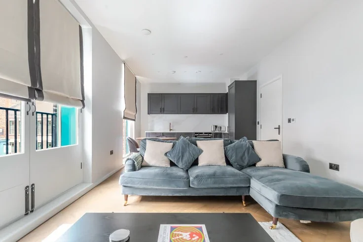 Flat Toynbee Street in Greater London