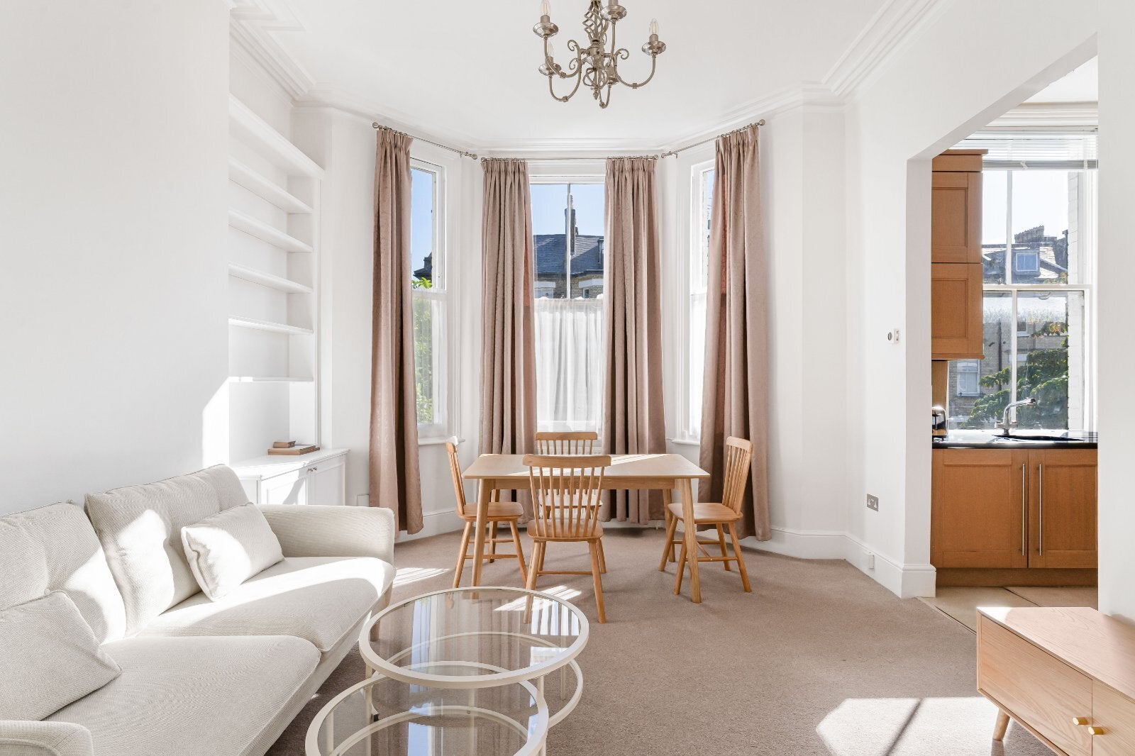 Flat Crossfield Road in Greater London