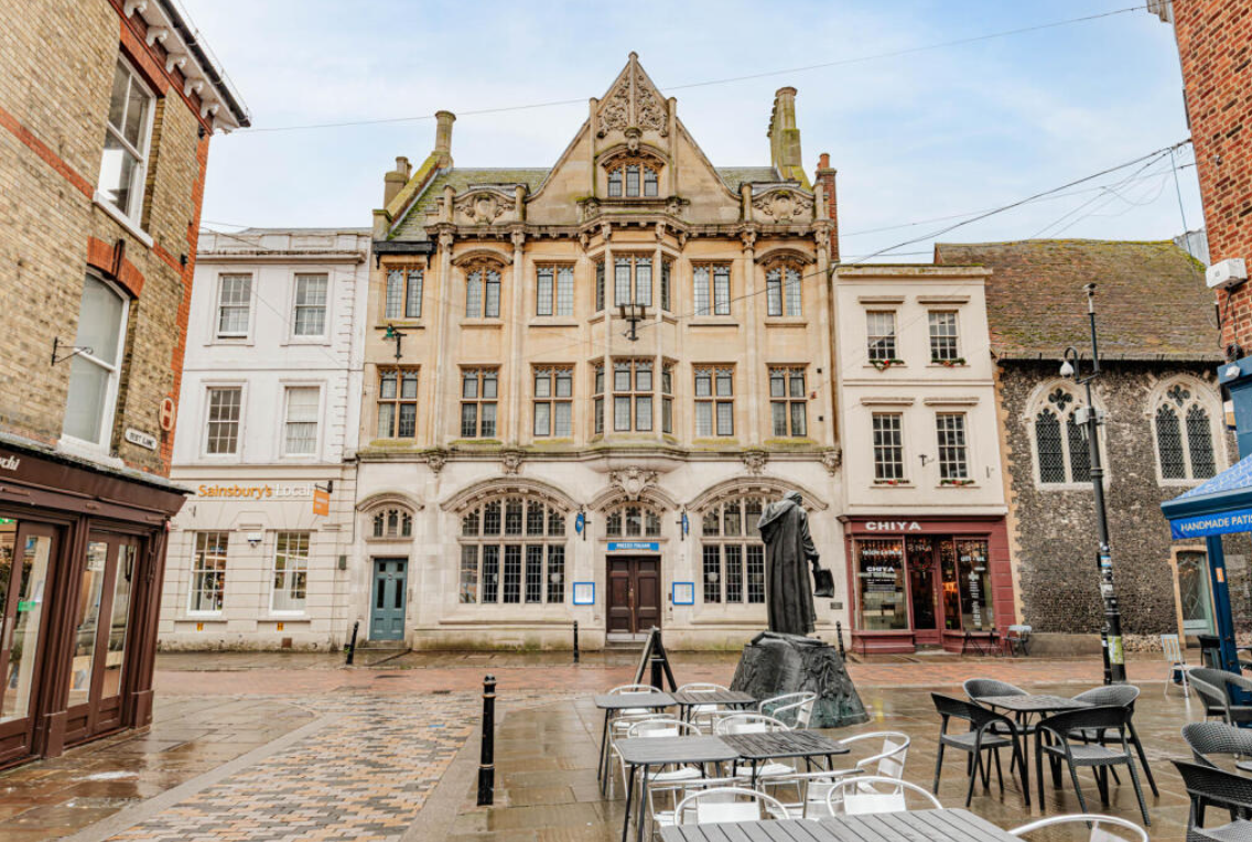 Flat High Street in Canterbury