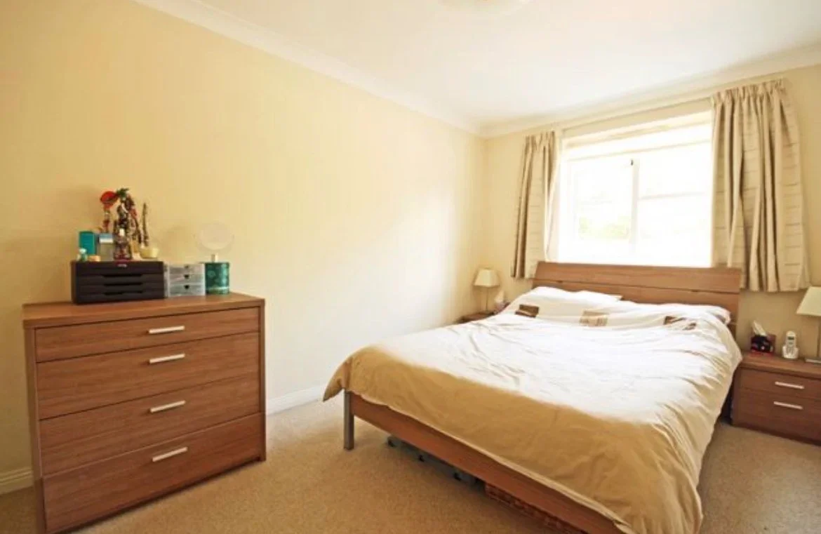 Flat Shirehorse Way in Greater London