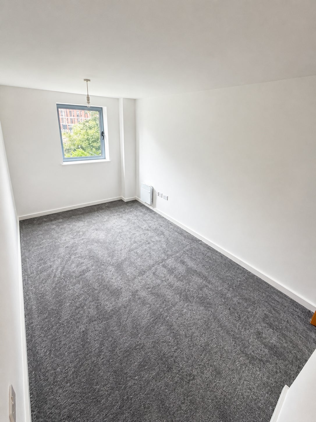 Flat Whitehall Road in Leeds