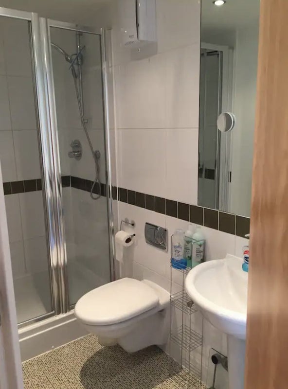 Room Marlborough Road in Greater London
