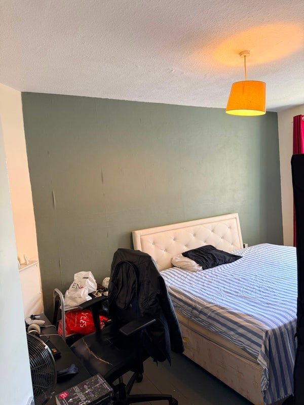 Room Atkins Road in Greater London