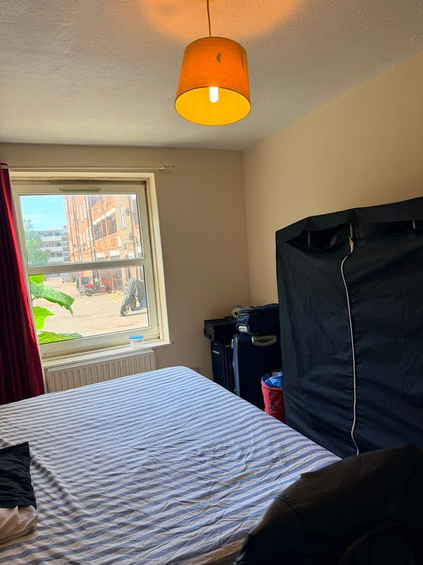 Room Atkins Road in Greater London