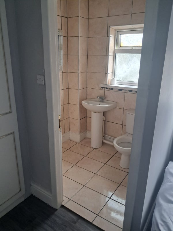 Room Stockport Road in Tameside